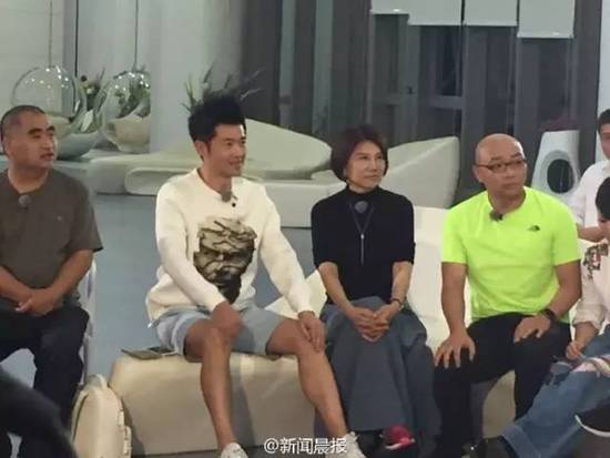董明珠被免集团董事长5大真相:这事应该不怪成龙