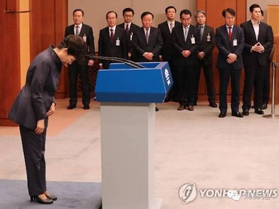 董明珠被免集团董事长5大真相:这事应该不怪成龙